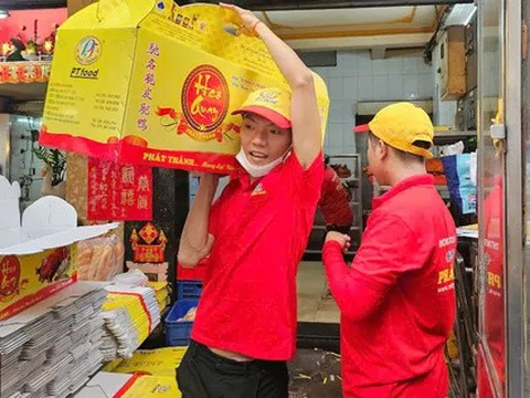 Bánh thần tài, heo quay cúng khai trương "cháy hàng" trong ngày mùng 6