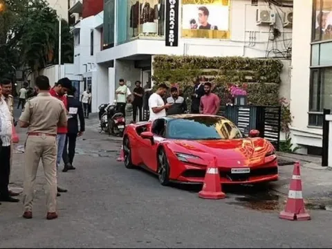 Hàng chục siêu xe Ferrari, Porsche 'nhập kho' vì trốn thuế đường bộ