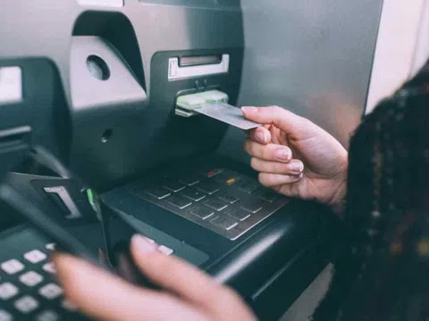 Lừa đảo dịp cận Tết: Cảnh giác khi rút tiền tại ATM