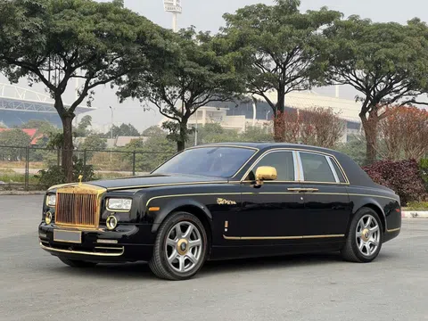 Rolls-Royce Phantom hàng độc giá 9,5 tỷ đồng tại Việt Nam: Mạ vàng 24K từ ngoài vào trong, nhiều chi tiết chạm khắc hình rồng