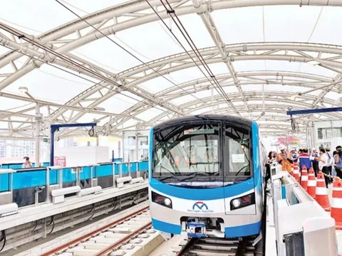 Từ hôm nay 14/2, người dân đi tuyến Metro số 1 được phép thanh toán bằng thẻ của 25 ngân hàng này