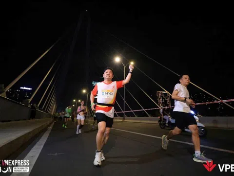 250 người Saigon Co.op xuất sắc hoàn thành chặng đua marathon Ho Chi Minh City Midnight 2025