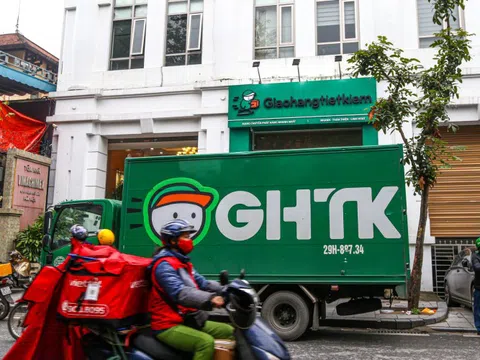 Mặt tiền có giá thuê 90 - 150 triệu đồng/tháng trở thành 'cứ địa' của kho hàng Shopee, Giao Hàng Tiết Kiệm, Viettel Post… trong khi shop bán lẻ rút về ngõ nhỏ