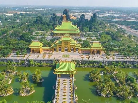 Đoàn khách đặc biệt tới thăm khu du lịch Đại Nam, bất ngờ nhận được cuộc gọi của ông Huỳnh Uy Dũng