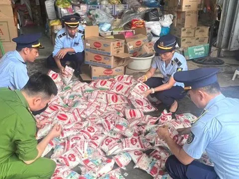Nghệ An: Phát hiện hơn nửa tấn mì chính nghi giả thương hiệu lớn