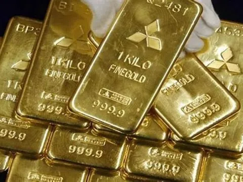 Giá vàng hạ nhiệt sau đợt tăng kỷ lục, nhà đầu tư thận trọng chờ động thái mới từ ông Trump