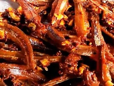 Ngỡ ngàng với loại cá quen mặt ở chợ Việt: Canxi cao gấp 25 lần cá hồi, giá siêu rẻ