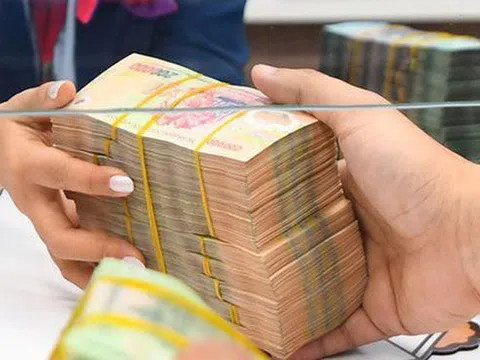 Một ngân hàng giảm lãi suất tiết kiệm kỳ hạn ngắn, tăng lãi suất kỳ hạn dài