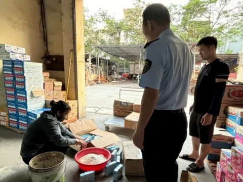 Hơn 400 sản phẩm sữa nhập lậu bị tiêu hủy