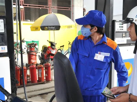 Giá xăng có thể giảm hai lần liên tiếp trong 1 tuần