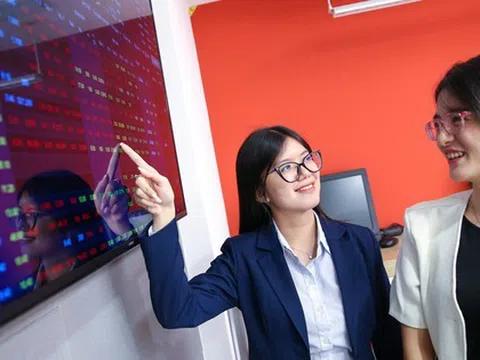 Dòng tiền đổ bộ, chứng khoán khởi sắc