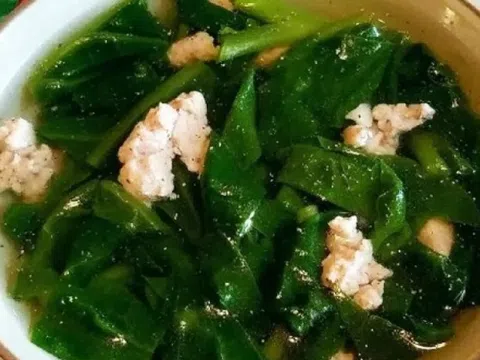 Từng mọc đầy hàng rào, loại rau dân dã nay thành đặc sản phố thị: Giá rẻ, bán đầy chợ Việt, lợi ích bất ngờ
