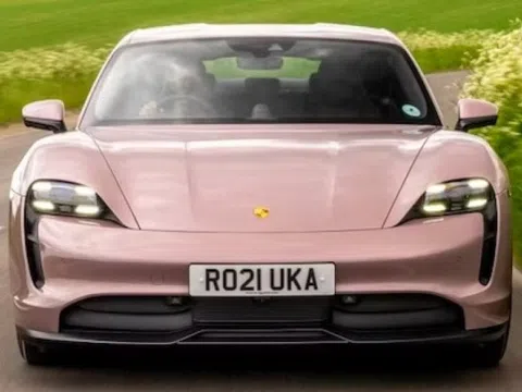 Porsche đổ lỗi cho móng tay khách hàng sau sự cố kéo dài 3 năm