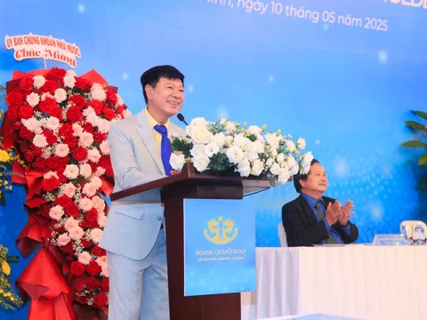 Chủ tịch Địa ốc Hoàng Quân lần đầu đưa 3 người con lộ diện, nói về điều khó khi phải ‘trả nợ’ cam kết 40.000 căn nhà ở xã hội