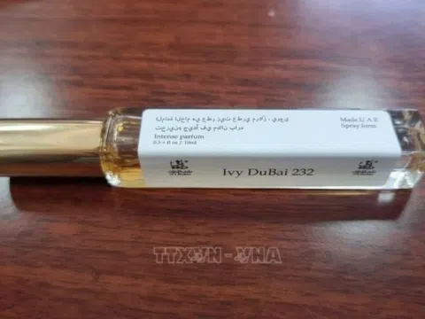 Khởi tố 3 đối tượng sản xuất hàng chục ngàn chai nước hoa 'Made in Dubai' bằng máy đánh trứng, lượng đã tiêu thụ tới 50 tỷ đồng