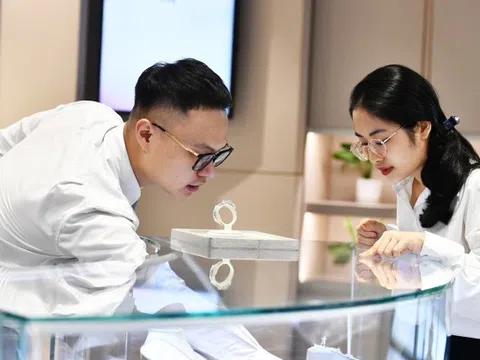 Giá vàng hôm nay 11/5/2025 đảo chiều tăng vọt, SJC vững trên đỉnh cao