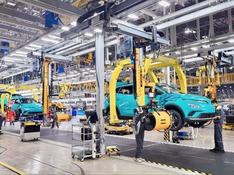 Bỏ xa Grab, Xanh SM của ông Phạm Nhật Vượng lấn sân thị trường 9 tỷ USD, sở hữu "vũ khí" đối thủ không có