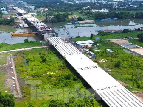 Cầu vượt sông Sài Gòn trên đường Vành đai 3 trước ngày hợp long