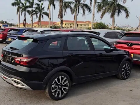 Xem trước lô xe ‘huyền thoại nước Nga' Lada vừa cập bến đến Việt Nam: Giá dự kiến chỉ 360 triệu, mẫu mã bắt mắt
