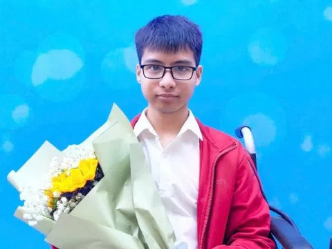 Tốt nghiệp loại Giỏi Bách khoa Hà Nội, nam sinh ‘10 năm được bạn cõng’ đi học thừa nhận về nghề IT: Nói về mong ước hiện tại