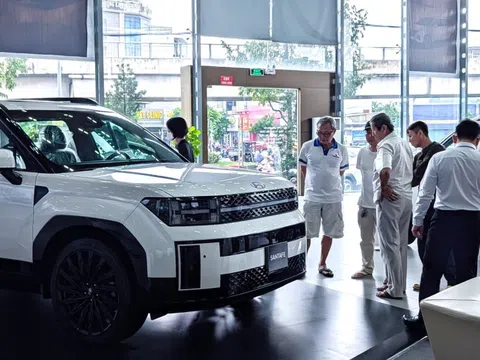 Nguồn cung dồi dào, ô tô trong nước giảm giá mạnh