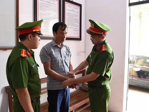 Công an tỉnh Phú Thọ bắt khẩn cấp Chủ tịch xã liên quan khai thác đất trái phép