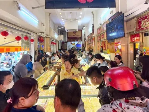 Giá vàng SJC cao hơn thế giới gần 20 triệu đồng/lượng, Ngân hàng Nhà nước khuyến cáo người dân thận trọng