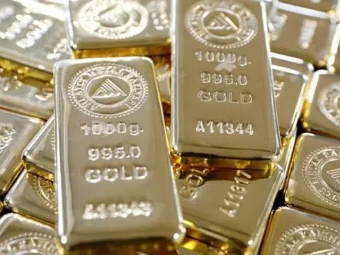 Giá vàng thế giới rơi tự do