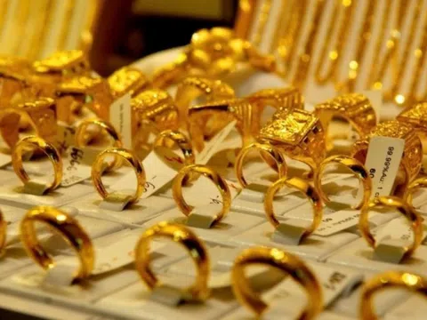 Giá vàng lùi từ 'bục vinh quang' về thế phòng thủ