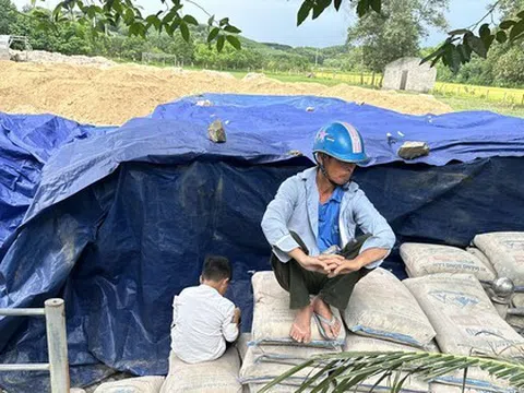 Vụ 200 tấn xi măng 'hóa đá' ở Hà Tĩnh: Tạm đình chỉ công tác một chủ tịch xã
