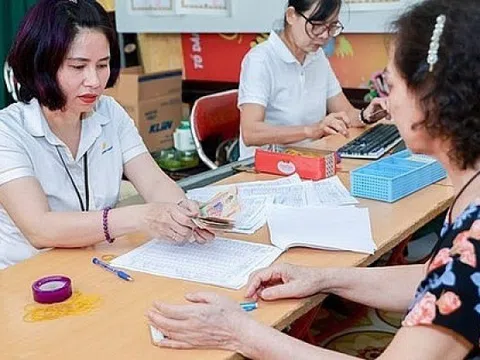 Đủ 28 năm đóng BHXH, nữ sinh năm 1978 có được nghỉ hưu sớm? Bộ Nội vụ trả lời rõ