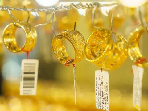 Giá vàng hôm nay 19/5/2025: Giảm sâu từ đỉnh, miếng SJC và nhẫn chờ sóng mới