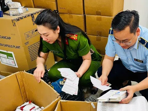 Cảnh sát công bố hình ảnh thực phẩm chức năng giả của vợ chồng dược sĩ Hà Nội