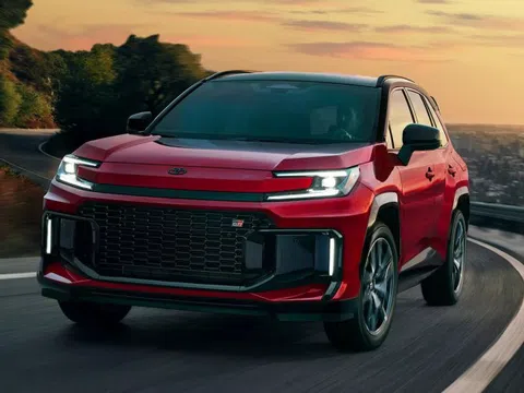 Toyota RAV4 thế hệ mới ra mắt: Đấu Honda CR-V bằng màn lớn, chỉ còn hybrid, mạnh tới 320 mã lực, chạy không xăng 80km/sạc