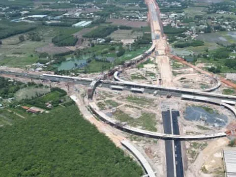 Bộ trưởng Xây dựng: Cần tăng tốc các dự án kết nối sân bay Long Thành