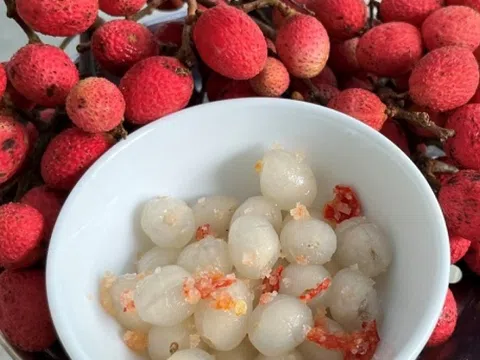 Loại quả từng bị ngó lơ nay 'lên đời' thành đặc sản dân phố mê mẩn vì hương vị lạ, giá tới 85.000 đồng/ kg