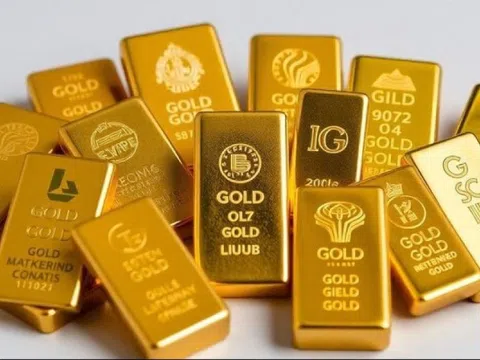 Giá vàng lên đỉnh khi lo ngại nợ công Mỹ và trái phiếu dài hạn khiến nhà đầu tư tìm nơi trú ẩn