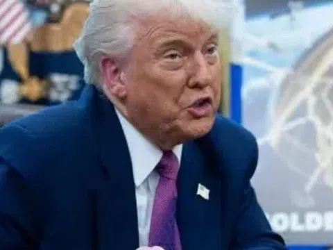 Ông Trump đề xuất áp thuế 50% với EU, 25% với Apple