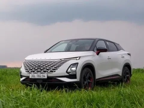Loạt mẫu xe ô tô Trung Quốc giảm giá rẻ như cho trong tháng 5/2025, ngang SUV cỡ A đã có xe sang lái