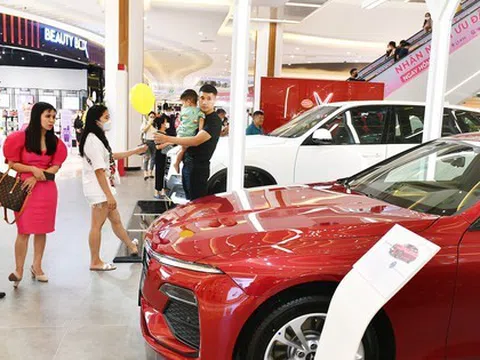 Sức mua ô tô giảm sau thời gian ngắn khởi sắc