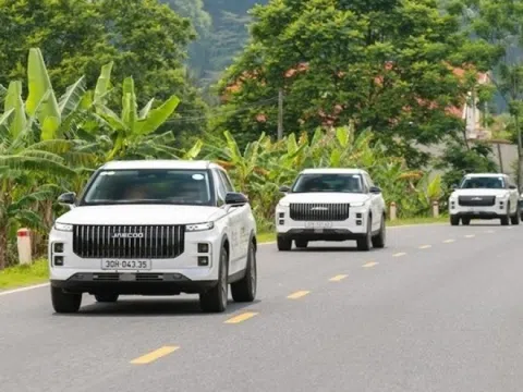 Mẫu xe điện đi 1.300km từ Hà Nội vào Quy Nhơn không cần sạc, giá chưa đến 1 tỷ đồng: Đẹp, hiện đại nhưng có điều đáng tiếc