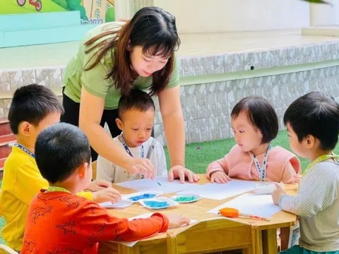 Giáo viên mầm non sau khi tăng phụ cấp 45-80%, mức lương cao nhất là bao nhiêu?
