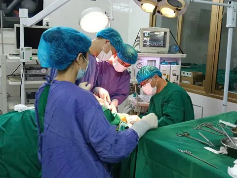 Tóc cuốn vào dây curoa, nữ công nhân gặp tai nạn lao động nghiêm trọng
