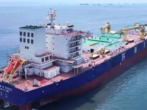 Trung Quốc sắp vận hành 'quái vật biển' đầu tiên trên thế giới: dài bằng 2 sân bóng đá, khai thác 8.000 tấn cá hồi mỗi năm