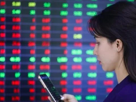 Sắc đỏ lấn át, chứng khoán vẫn lập đỉnh mới
