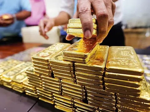 Vừa bật lên, giá vàng lại hụt hơi vì loạt tin tức từ Mỹ