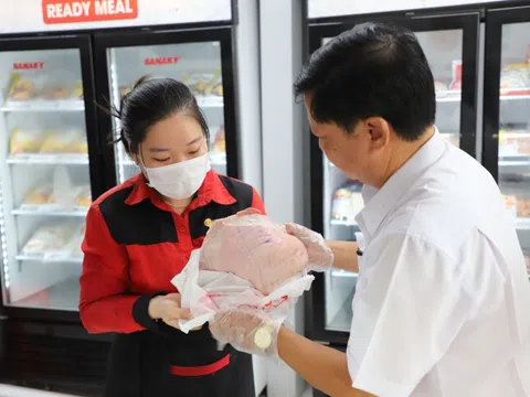 Người tố cáo C.P bán 'thịt bẩn' bị chấm dứt hợp đồng lao động từ hôm nay