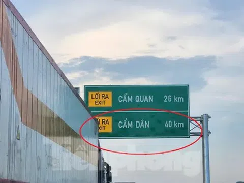 Khó hiểu biển báo địa danh ‘lạ’ trên cao tốc Hà Tĩnh