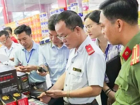Điều gì đang xảy ra ở Điện Biên khiến cả dãy phố kinh doanh đột ngột đóng cửa im lìm?