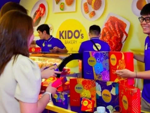 Kido chuyển sang bán bánh trung thu trong cửa hàng bánh bao